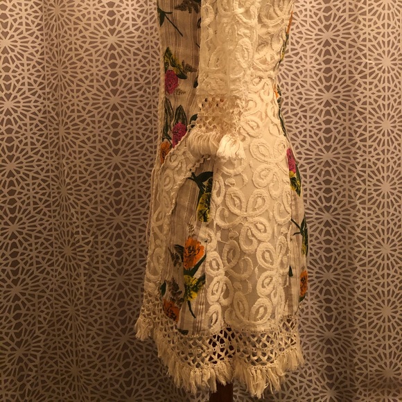 Hot & Delicious Size Medium Floral Lace Dress - Picture 7 of 13